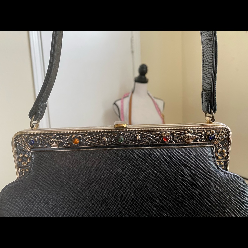 Beautiful vintage purse!